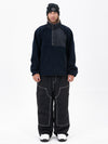 Set aus Herren-Pullover aus Kunstfleece und lässiger Freerider-Schneehose im urbanen Streetstyle