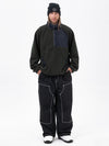 Set aus Herren-Pullover aus Kunstfleece und lässiger Freerider-Schneehose im urbanen Streetstyle