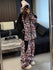 Damen-Schneeanzug „Blizzard Babe“ mit Leopardenmuster und pinkfarbenem Baggy-Schneeanzug